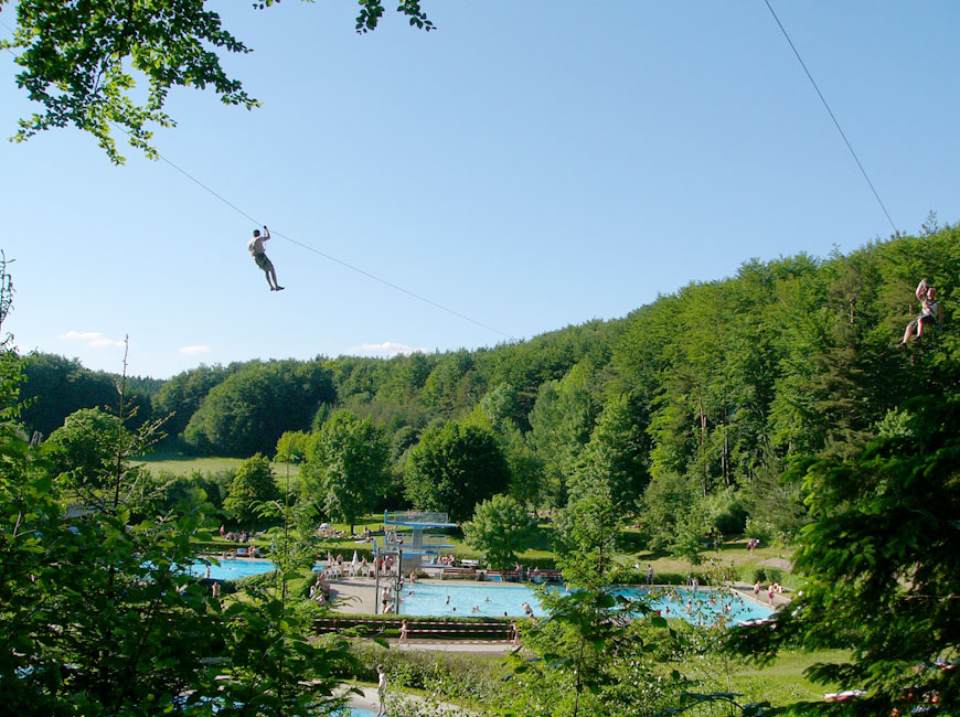 Freizeitpark Betzenstein, Seilbahnen übers Freibad