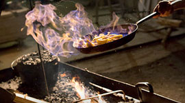 Kochevents - Pfanne über Feuer